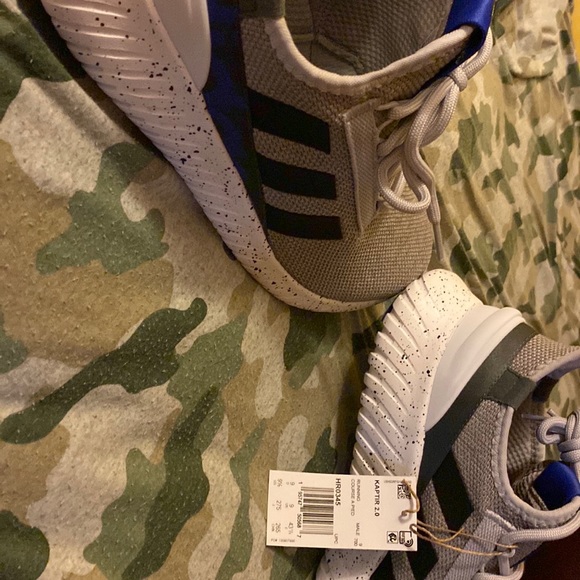 👟👟👟👟 - Picture 1 of 3